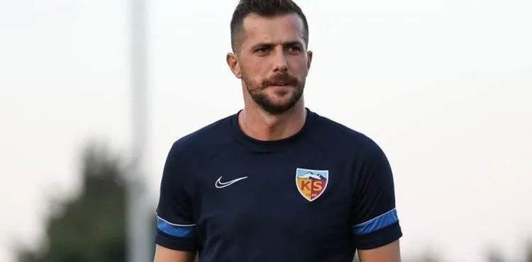 Kayserispor'da Mensah ve Uğur antrenmanlara başladı