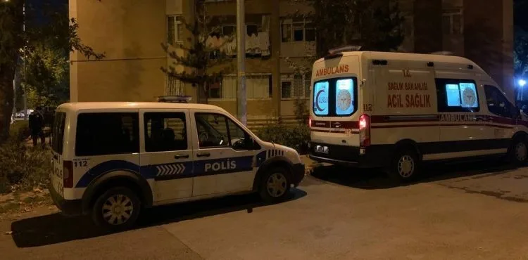 Sobadan çıkan yangında görevli dairesi küle döndü