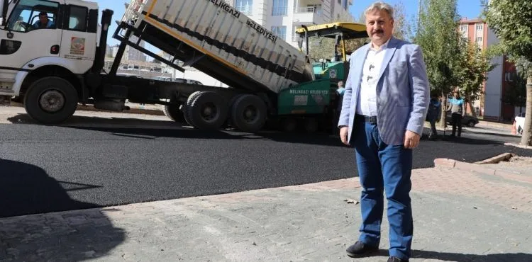 MELİKGAZİ’DE ASFALT ÇALIŞMALARI HIZ KESMEDEN DEVAM EDİYOR