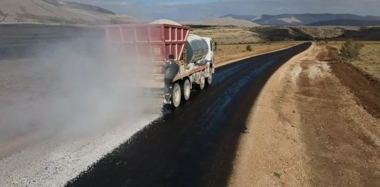 BÜYÜKŞEHİR’DEN DEVELİ İLE ADANA’YI BİRBİRİNE BAĞLAYAN 4,5 MİLYON TL’LİK YOL YATIRIMI