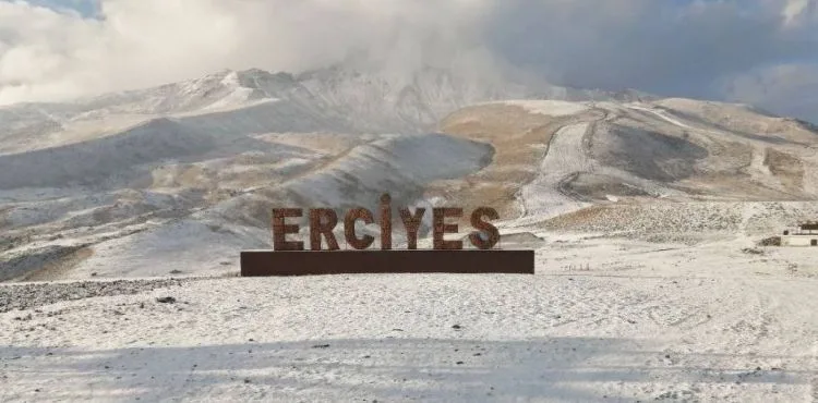 Erciyes'e kar yağdı