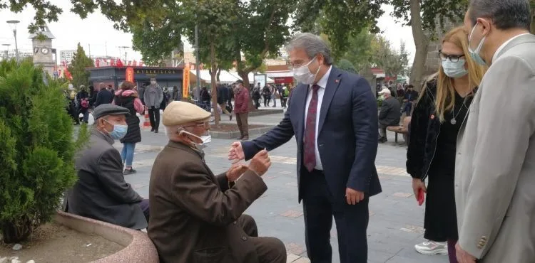 Benli, aşı uygulama noktalarını ziyaret etti