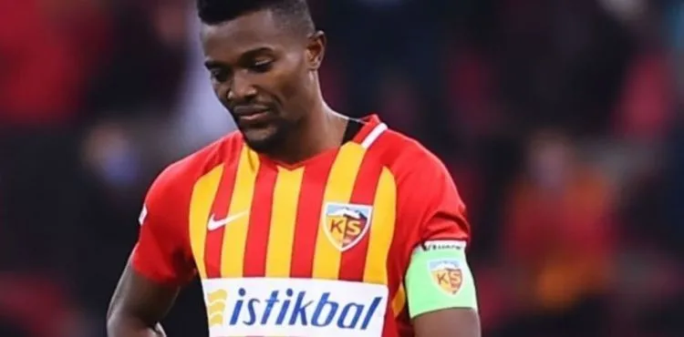 Mensah'a geçmiş olsun mesajları