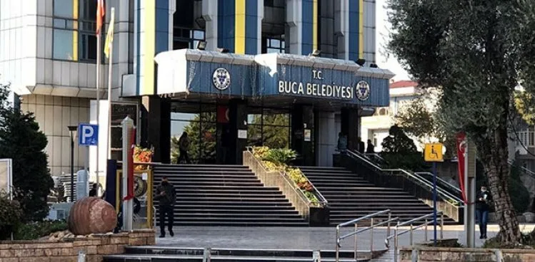 BUCA BELEDİYESİ'NDEKİ YOLSUZLUK OPERASYONUNDA 4 TUTUKLAMA