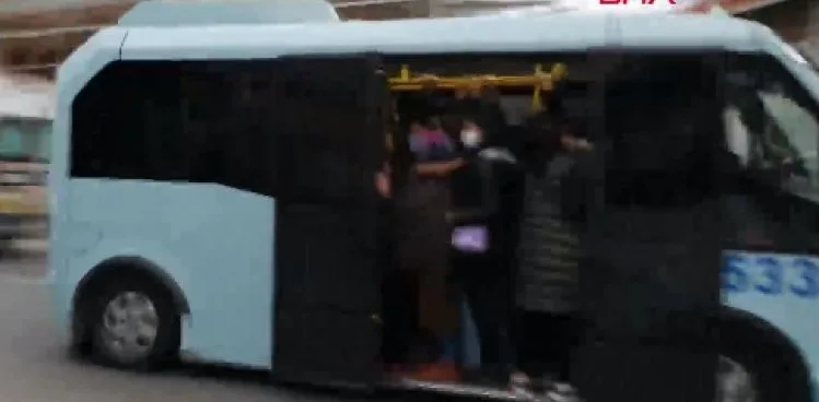 'Tıka basa' dolu minibüslerde kapı açık yolculuk kamerada
