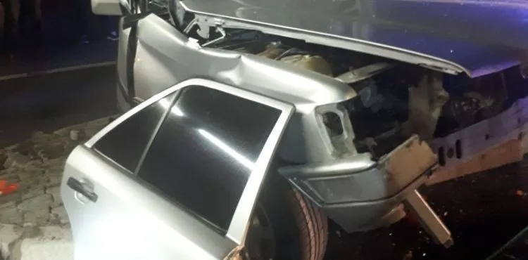 Kayseri'de otomobil yön levhasının direğine çarptı: 1 ölü 2 yaralı