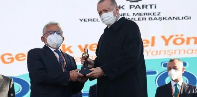 BAŞKAN BÜYÜKKILIÇ, CUMHURBAŞKANI ERDOĞAN’IN ELİNDEN BİR ÖDÜL DAHA ALDI
