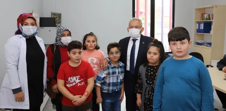 BÜYÜKŞEHİR’DEN ÖZEL ÇOCUKLARA “DOĞUM GÜNÜ” SÜRPRİZİ