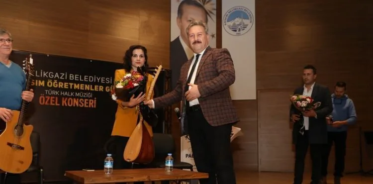 MELİKGAZİ’DE ÖĞRETMENLER GÜNÜ’NE ÖZEL MÜZİK DOLU BİR AKŞAM YAŞANDI