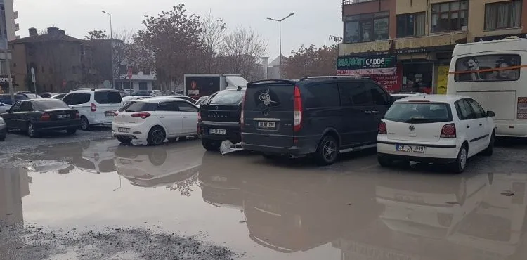 Sahabiye'de Vatandaşlardan Çamur ve Otopark Tepkisi
