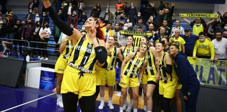 Fenerbahçe farklı kazandı