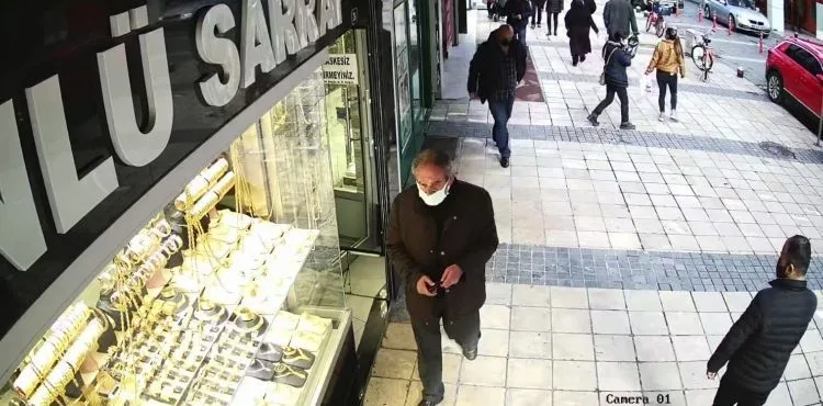 Yere Düşürülen Cüzdanı Kendi Cüzdanıymış Gibi Alıp Kayıplara Karıştı