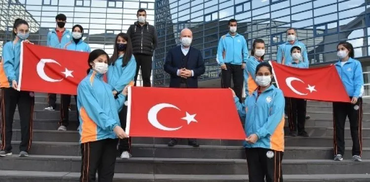 KOCASİNAN’IN SPORCULARI, ŞAMPİYONLUĞA DOYMUYOR