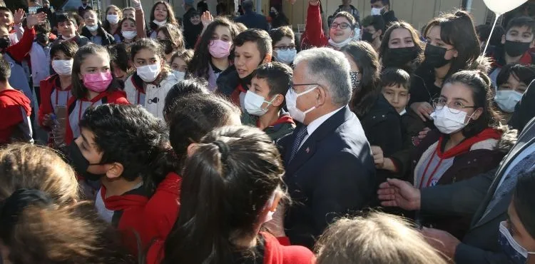 4. KAYSERİ KİTAP FUARI, MİNİK ZİYARETÇİLERİ İLE DOLUP TAŞIYOR