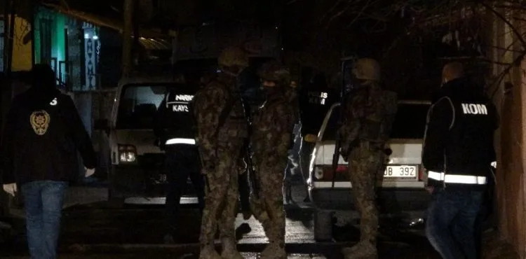 Kayseri'de 300 polisle 20 adrese şafak operasyonu: 50 gözaltı