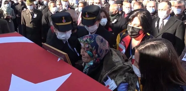Şehit Piyade Uzman Çavuş Emre Ceylan son yolcuğuna uğurlandı