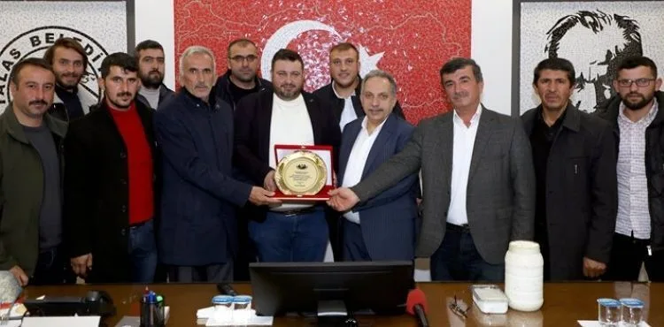 Talaslı çiftçilerden Başkan Yalçın’a övgü; “TALAS KIRSALI ÇOK ŞANSLI”