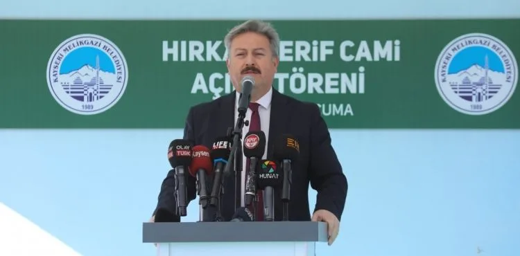 HIRKA-İ ŞERİF CAMİ DUALARLA İBADETE AÇILDI