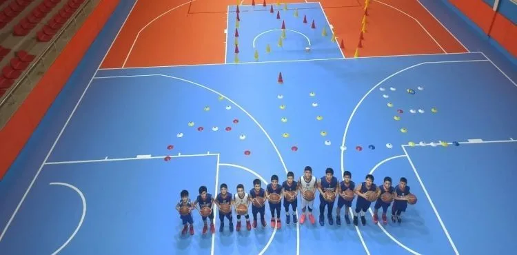 Bünyan Spor Salonu yeni zeminine kavuştu