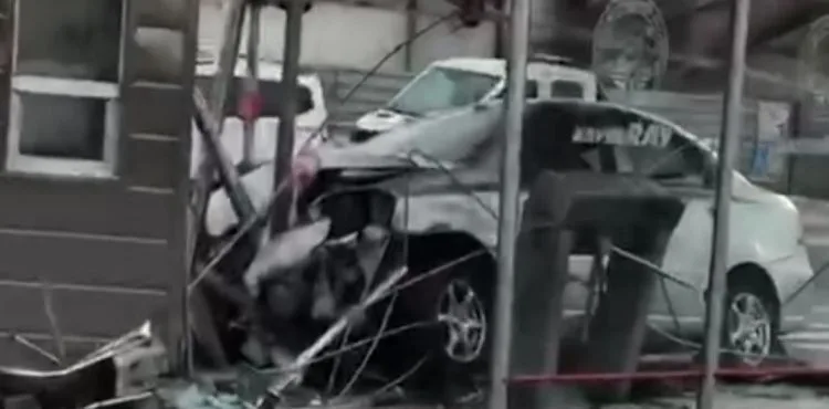 Kontrolden Çıkan Araç Tramvay Durağına Çarptı