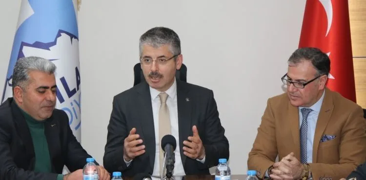 ÇOPUROĞLU: “HACILAR’DA GÜZEL İŞLER YAPILIYOR, VERİLEN SÖZLER YERİNE GETİRİLİYOR.”