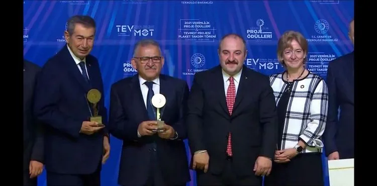 BAŞKAN BÜYÜKKILIÇ ÖDÜLÜNÜ BAKAN VARANK’IN ELİNDEN ALDI