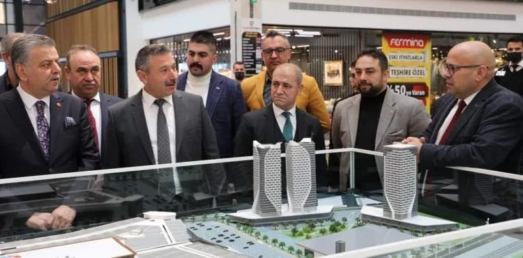 MHP Kayseri Yönetimi Kumsmall AVM’ye Çıkartma Yaptı