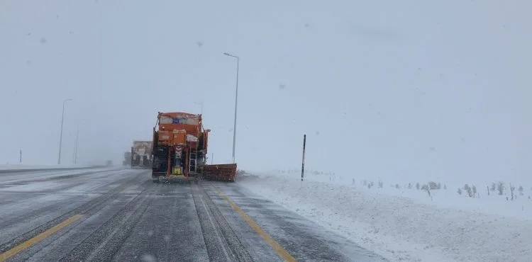 Erciyes Dağ Yolunda Kar Mesaisi