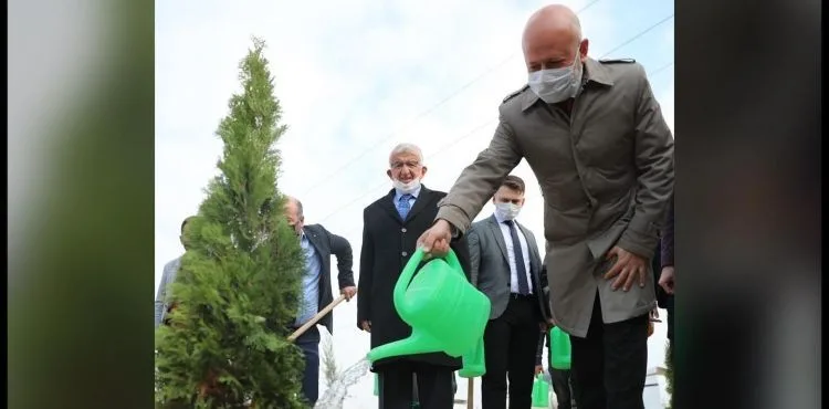 BAŞKAN ÇOLAKBAYRAKDAR, “BU YIL, 100 BİNDEN FAZLA AĞACI TOPRAKLA BULUŞTURDUK”