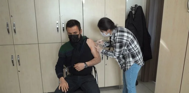 MELİKGAZİ BELEDİYE PERSONELİ 3. DOZ COVİD-19 AŞISI OLDU