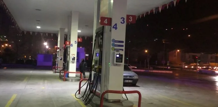 Yeni Yılda Akaryakıta Üçlü Zam