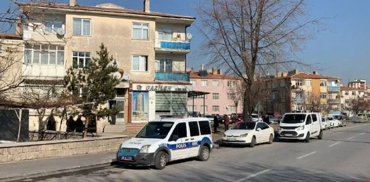 Haber alınamayan yaşlı kadın evinde ölü bulundu