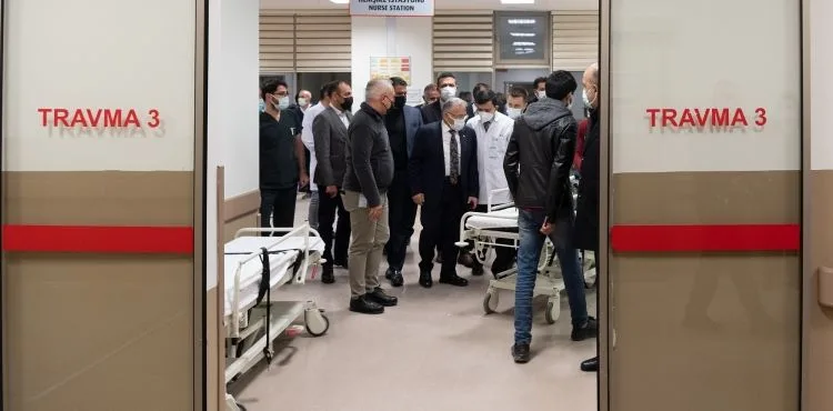 BAŞKAN BÜYÜKKILIÇ, ELİM KAZADA VEFAT EDEN ÖĞRENCİLERİN CENAZE TÖRENİNE KATILDI, YARALILARI ZİYARET ETTİ
