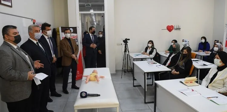 KAYMEK’İN 0-8 YAŞ BEBEK VE ÇOCUK İLK YARDIM KURSU BAŞLADI