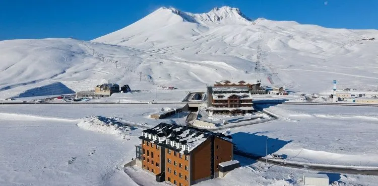 ERCİYES’TE 4 YENİ OTEL DAHA HİZMETE AÇILDI