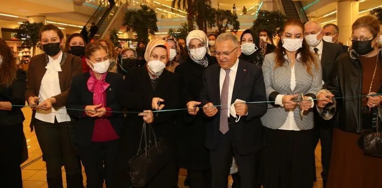 BAŞKAN BÜYÜKKILIÇ, ÖZEL TASARIM DERİ AKSESUARLARI SERGİSİ’NİN AÇILIŞINA KATILDI
