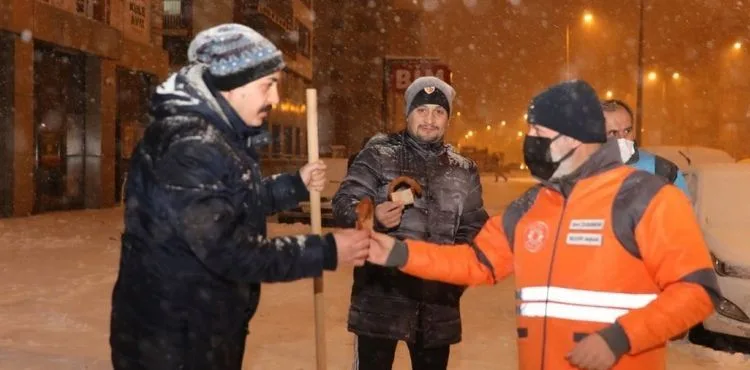KOCASİNAN’DA KAR TEMİZLEME ARALIKSIZ SÜRÜYOR