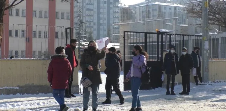 Öğrencilerde Karne Heyecanı