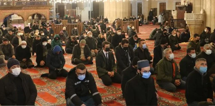 Selimiye'de son cuma namazı kılındı