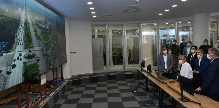 BÜYÜKŞEHİR’İN AKILLI PROJESİ, 110 KAMERA İLE 55 KAVŞAKTA KARLA MÜCADELEYE DESTEK VERİYOR
