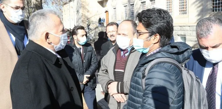 BANGLADEŞLİ ÖĞRENCİDEN BAŞKAN BÜYÜKKILIÇ’A “KURS” TEŞEKKÜRÜ