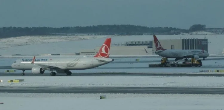 İstanbul Havalimanı'nda uçuşlar saat 18.00'e kadar durduruldu