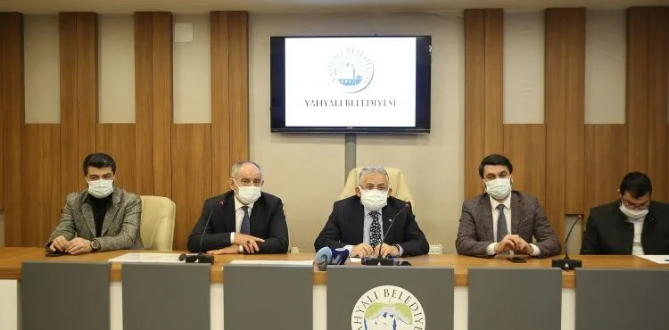 BAŞKAN BÜYÜKKILIÇ’A YAHYALI BELEDİYE BAŞKANI ÖZTÜRK’TEN “PANKARTLI” TEŞEKKÜR