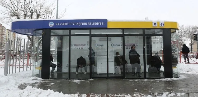 BÜYÜKŞEHİR’İN SON TEKNOLOJİK DURAKLARI MEMNUNİYETLE KARŞILANDI
