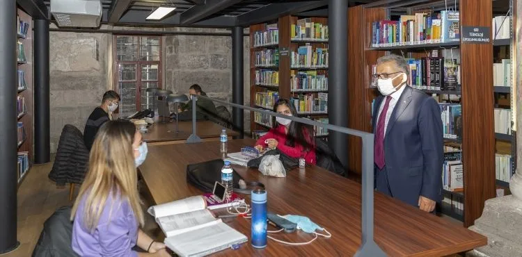 BÜYÜKŞEHİR KÜTÜPHANELERİ YARIYIL TATİLİNDE DOLDU TAŞTI
