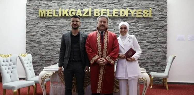 BAŞKAN’DAN ÇİFTLERE ÇİFTE SÜRPRİZ