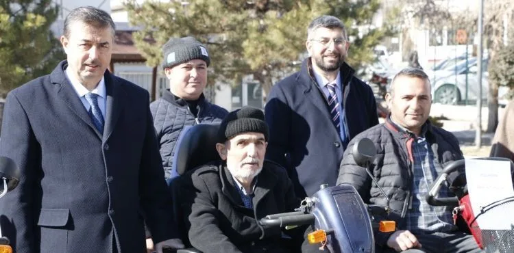 Yeşilhisarlı engelli bireylere akülü araç desteği sağlandı