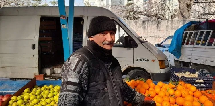 Pazarcı esnafı: “Haldeki satışlar denetlenmeli, aksi takdirde bu fiyatlar düzelmez”