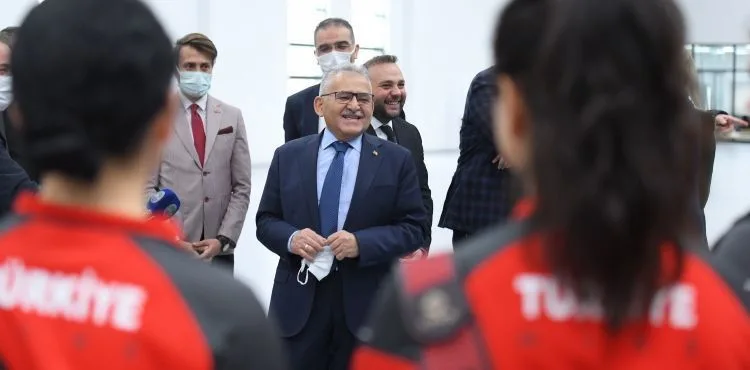 BAŞKAN BÜYÜKKILIÇ, KAYSERİ’DE KAMP YAPAN OKÇULUK MİLLİ TAKIMI’NI ZİYARET ETTİ