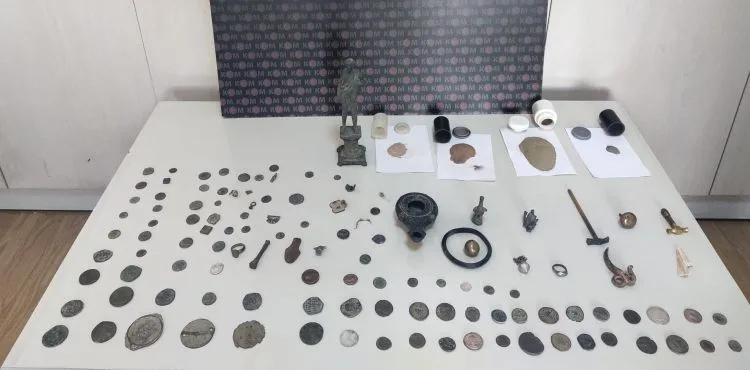 Tarihi eser kaçakçısı şüpheli baskınla yakalandı
